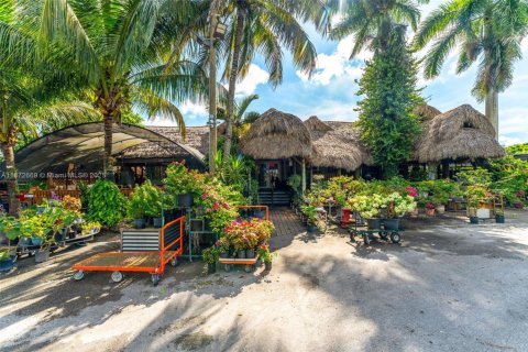 Commercial property in Miami, Florida № 1928032 - photo 24