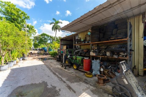 Commercial property in Miami, Florida № 1928032 - photo 16