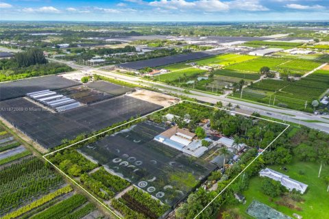 Commercial property in Miami, Florida № 1928032 - photo 13