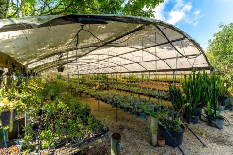 Commercial property in Miami, Florida № 1928032 - photo 23