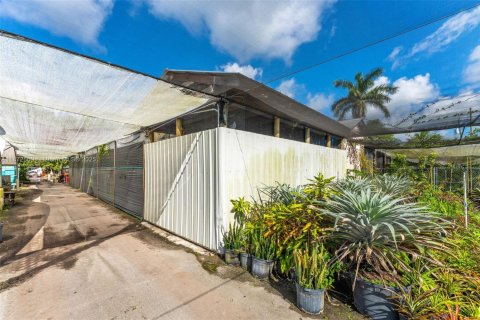 Commercial property in Miami, Florida № 1928032 - photo 27