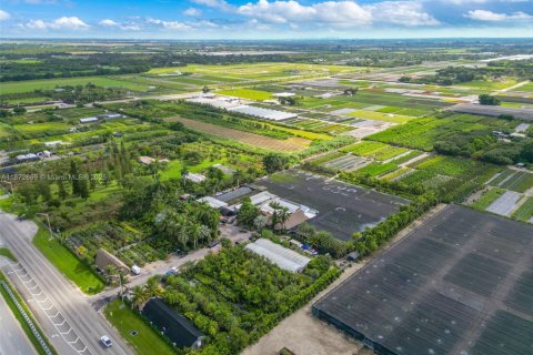 Commercial property in Miami, Florida № 1928032 - photo 10