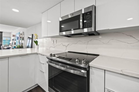 Copropriété à vendre à Gulfport, Floride: 3 chambres, 183.95 m2 № 1555427 - photo 21