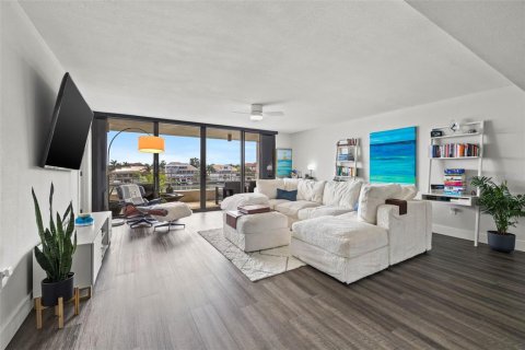 Copropriété à vendre à Gulfport, Floride: 3 chambres, 183.95 m2 № 1555427 - photo 4