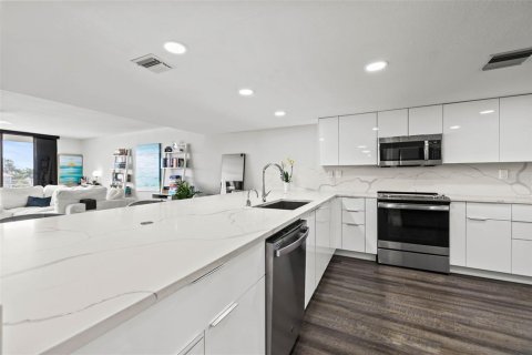 Copropriété à vendre à Gulfport, Floride: 3 chambres, 183.95 m2 № 1555427 - photo 13