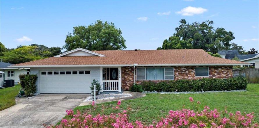 House in Orlando, Florida 4 bedrooms, 176.33 sq.m. № 2225527