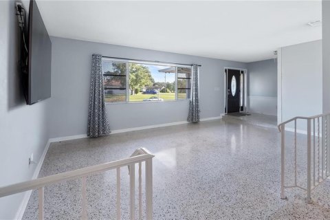 House in Orlando, Florida 4 bedrooms, 176.33 sq.m. № 2225527 - photo 5