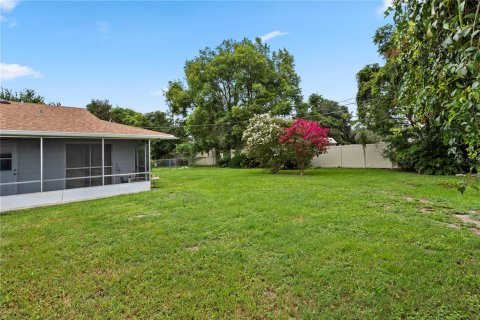 House in Orlando, Florida 4 bedrooms, 176.33 sq.m. № 2225527 - photo 23