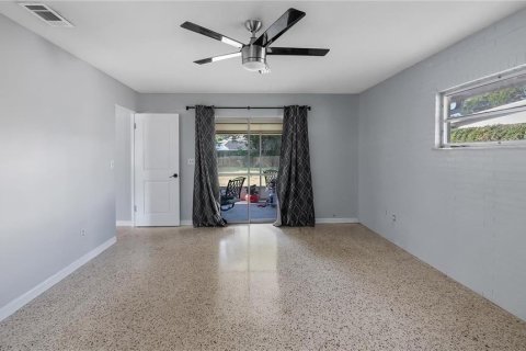 House in Orlando, Florida 4 bedrooms, 176.33 sq.m. № 2225527 - photo 12