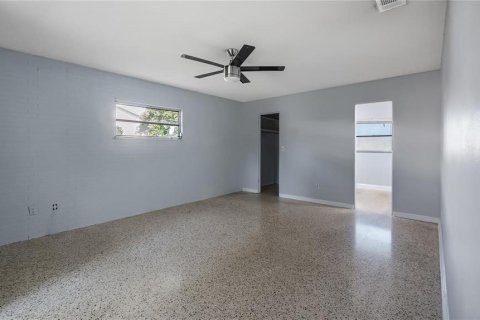House in Orlando, Florida 4 bedrooms, 176.33 sq.m. № 2225527 - photo 14