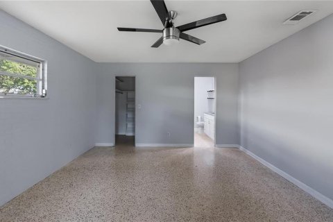 House in Orlando, Florida 4 bedrooms, 176.33 sq.m. № 2225527 - photo 13