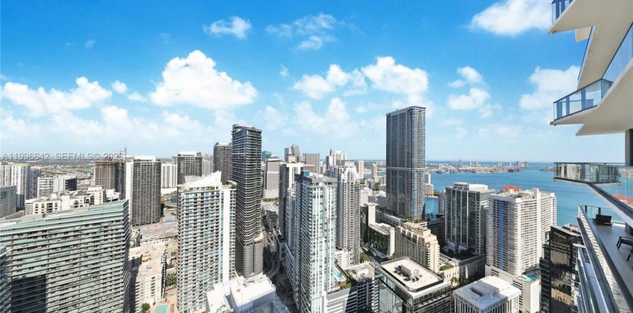 Condo in Miami, Florida, 3 bedrooms  № 2059179