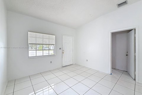 Casa en venta en Miami, Florida, 3 dormitorios, 122.54 m2 № 1966278 - foto 7