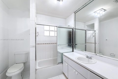 Casa en venta en Miami, Florida, 3 dormitorios, 122.54 m2 № 1966278 - foto 21