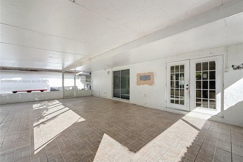 Casa en venta en Miami, Florida, 3 dormitorios, 122.54 m2 № 1966278 - foto 30