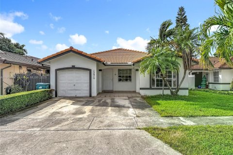 Villa ou maison à vendre à Miami, Floride: 3 chambres, 122.54 m2 № 1966278 - photo 1
