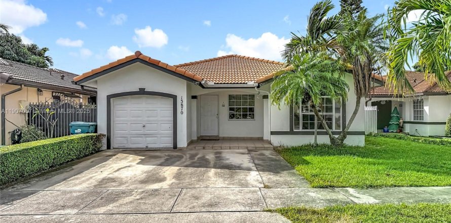 Villa ou maison à Miami, Floride 3 chambres, 122.54 m2 № 1966278