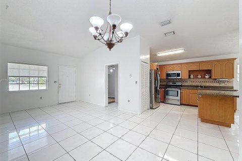 Casa en venta en Miami, Florida, 3 dormitorios, 122.54 m2 № 1966278 - foto 8