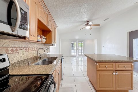 Casa en venta en Miami, Florida, 3 dormitorios, 122.54 m2 № 1966278 - foto 11