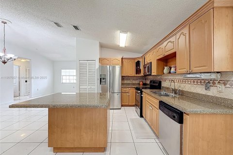 Casa en venta en Miami, Florida, 3 dormitorios, 122.54 m2 № 1966278 - foto 12