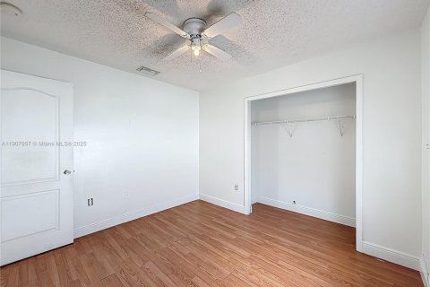 Casa en venta en Miami, Florida, 3 dormitorios, 122.54 m2 № 1966278 - foto 24