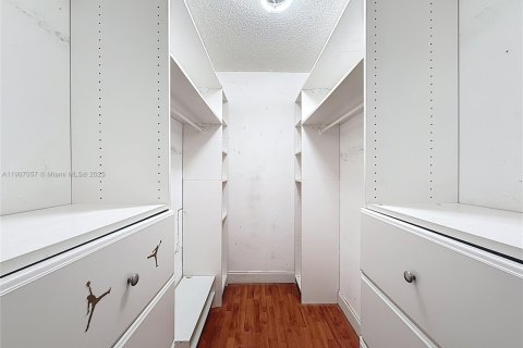 Casa en venta en Miami, Florida, 3 dormitorios, 122.54 m2 № 1966278 - foto 22