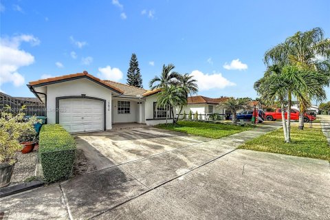 Villa ou maison à vendre à Miami, Floride: 3 chambres, 122.54 m2 № 1966278 - photo 2