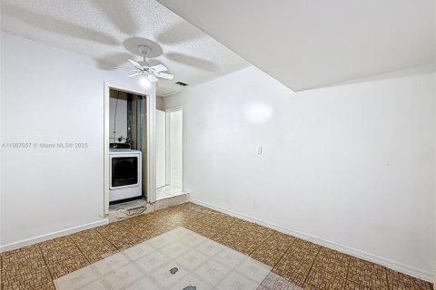 Casa en venta en Miami, Florida, 3 dormitorios, 122.54 m2 № 1966278 - foto 28