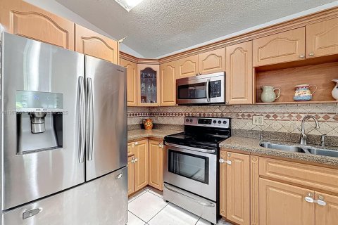 Casa en venta en Miami, Florida, 3 dormitorios, 122.54 m2 № 1966278 - foto 10