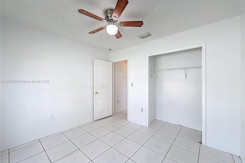 Casa en venta en Miami, Florida, 3 dormitorios, 122.54 m2 № 1966278 - foto 17