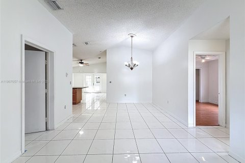 Villa ou maison à vendre à Miami, Floride: 3 chambres, 122.54 m2 № 1966278 - photo 4