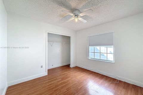 Casa en venta en Miami, Florida, 3 dormitorios, 122.54 m2 № 1966278 - foto 23