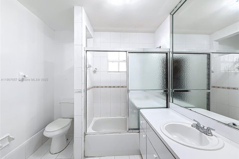 Casa en venta en Miami, Florida, 3 dormitorios, 122.54 m2 № 1966278 - foto 20