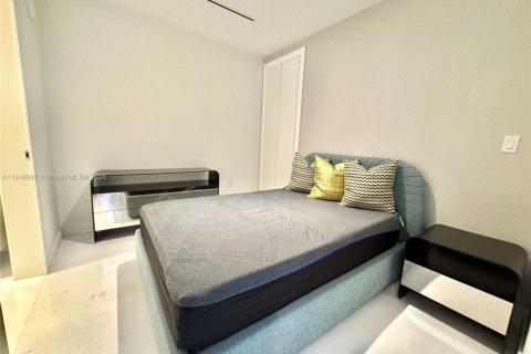 Condo in Miami, Florida, 2 bedrooms  № 1888874 - photo 7