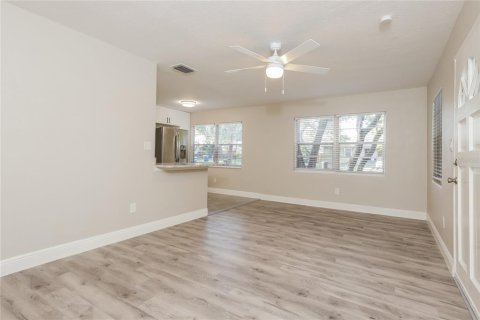 Villa ou maison à louer à Clearwater, Floride: 3 chambres, 103.68 m2 № 1797130 - photo 5