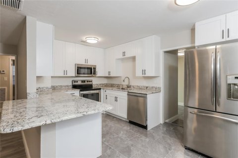Villa ou maison à louer à Clearwater, Floride: 3 chambres, 103.68 m2 № 1797130 - photo 6