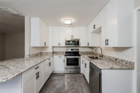 Villa ou maison à louer à Clearwater, Floride: 3 chambres, 103.68 m2 № 1797130 - photo 8