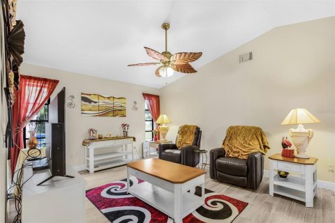 Villa ou maison à vendre à North Fort Myers, Floride: 3 chambres, 170.85 m2 № 2398287 - photo 13