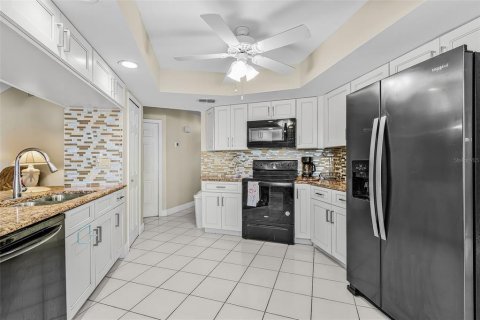 Villa ou maison à vendre à North Fort Myers, Floride: 3 chambres, 170.85 m2 № 2398287 - photo 9