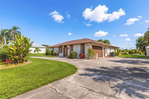 Villa ou maison à vendre à North Fort Myers, Floride: 3 chambres, 170.85 m2 № 2398287 - photo 3