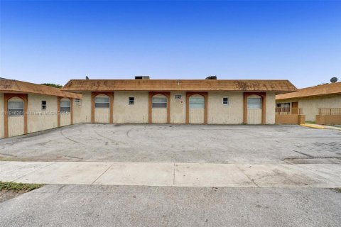 Copropriété à louer à Lauderhill, Floride: 2 chambres, 77.02 m2 № 1971064 - photo 2