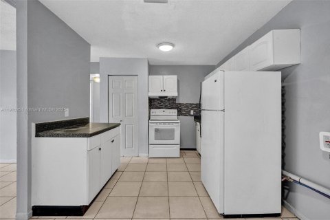 Copropriété à louer à Lauderhill, Floride: 2 chambres, 77.02 m2 № 1971064 - photo 13