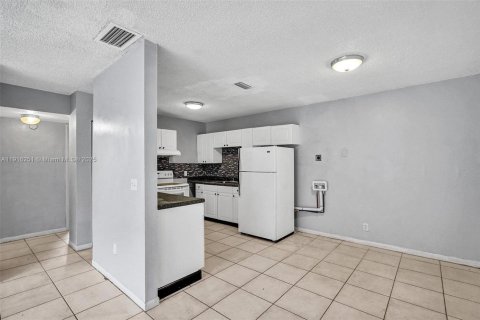 Copropriété à louer à Lauderhill, Floride: 2 chambres, 77.02 m2 № 1971064 - photo 10