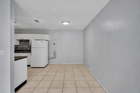 Copropriété à louer à Lauderhill, Floride: 2 chambres, 77.02 m2 № 1971064 - photo 11