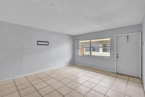 Copropriété à louer à Lauderhill, Floride: 2 chambres, 77.02 m2 № 1971064 - photo 9