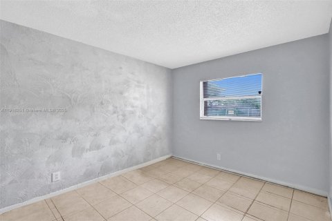 Copropriété à louer à Lauderhill, Floride: 2 chambres, 77.02 m2 № 1971064 - photo 23