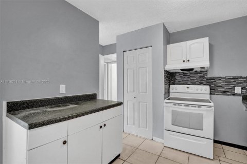 Copropriété à louer à Lauderhill, Floride: 2 chambres, 77.02 m2 № 1971064 - photo 14