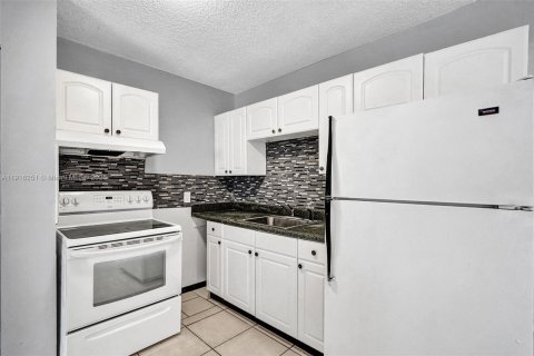 Copropriété à louer à Lauderhill, Floride: 2 chambres, 77.02 m2 № 1971064 - photo 15