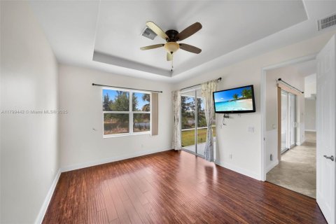 House in Cape Coral, Florida 3 bedrooms № 1713537 - photo 23