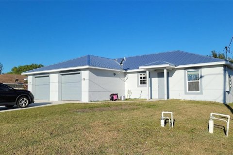 Duplex in Lehigh Acres, Florida 6 bedrooms, 206.43 sq.m. № 2123690 - photo 3